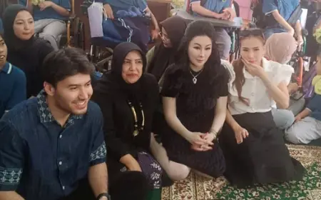 Tutup Tahun Penuh Haru, Angela Tee dan Bara Valentino Berbagi Kasih dengan Anak Disabilitas di Yayasan Sayap Ibu
