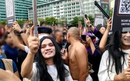 Personel Agak Laen Bikin Heboh CFD Pakai Kostum Hantu, Galang Dana Untuk Korban Banjir Sumatera