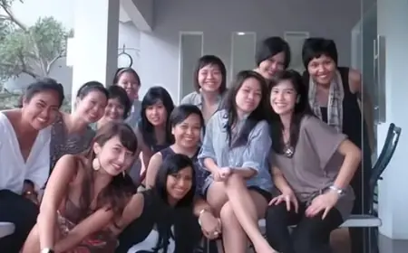 6 Potret Dian Sastrowardoyo di Usia 20-an Tahun, Kompak dan Seru Kumpul Bareng Sahabat