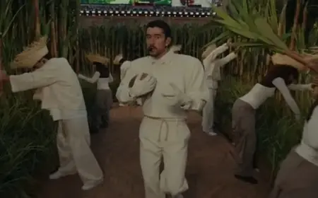 Kru Bad Bunny yang Jadi Rumput di Super Bowl Dibayar Rp22 Juta