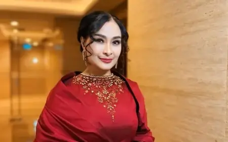 Potret Kebersamaan Iis Dahlia dengan Suami dan Putranya Devano Danendra