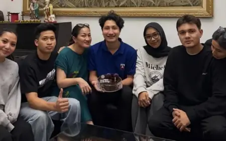 Nyoman Paul Datang ke Perayaan Ulang Tahun Kakak Keisya Levronka, Sederhana Namun Penuh Makna