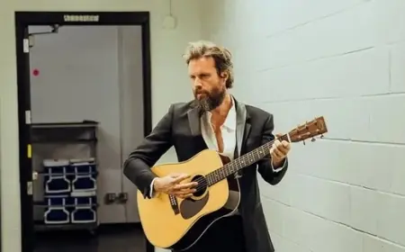 Arti dan Makna Lagu Real Love Baby - Father John Misty, Menerima Cinta Apa Adanya